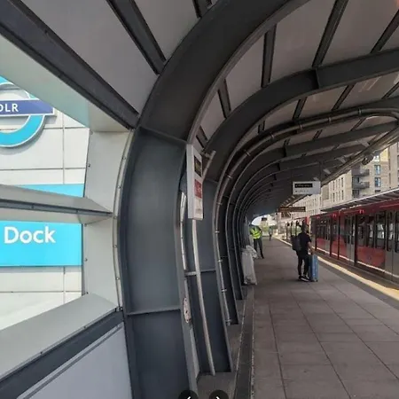 London Dockside Apartment Exterior photo